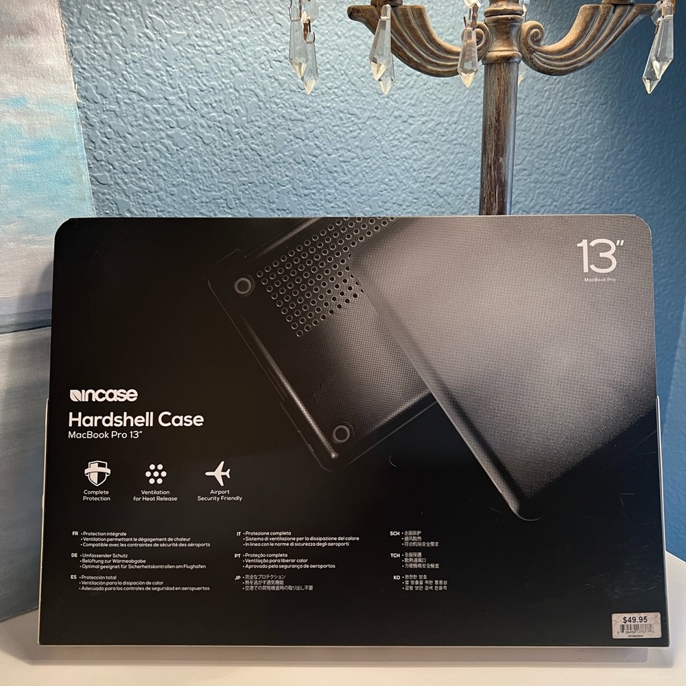 Incase Hardshell 13” MacBook Pro case - Picture 2 of 6